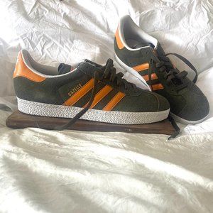 Mens New Adidas Gazelle Size 13 Green and Orange
